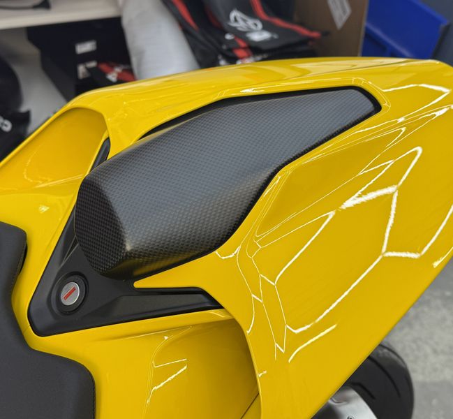 seat cover carbonfiber Ducati V2 2025-