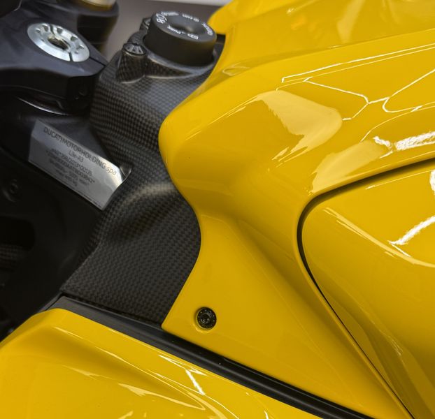 key cover carbonfiber Ducati Streetfighter V2 2025-
