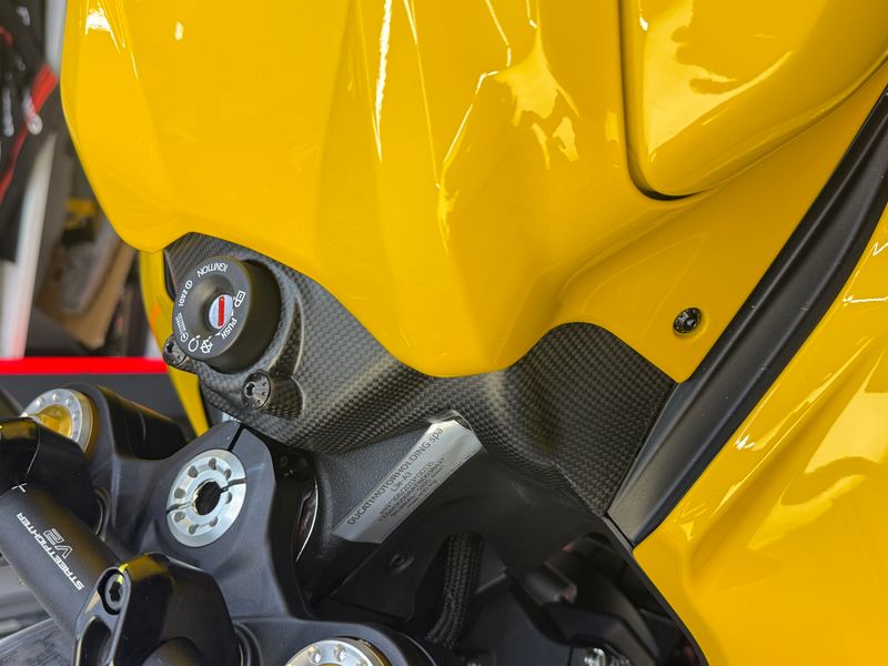 key cover carbonfiber Ducati Streetfighter V2 2025-