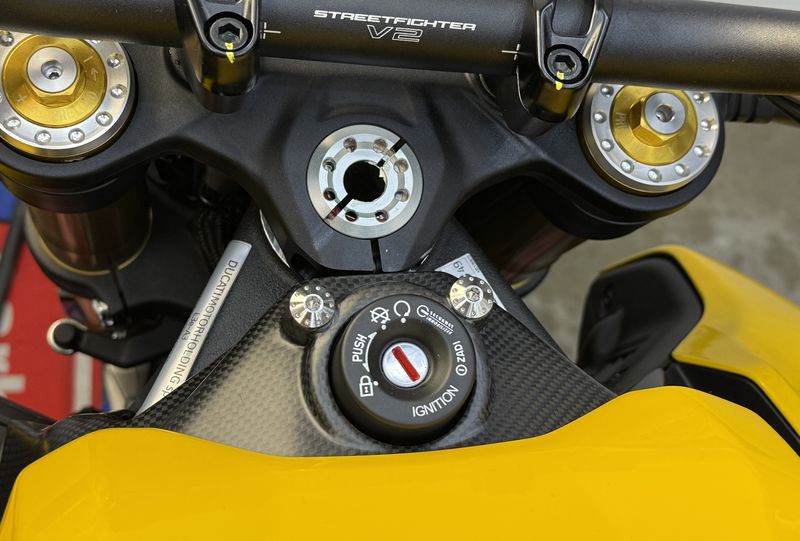key cover carbon fiber Ducati Streetfighter V2 2025-
