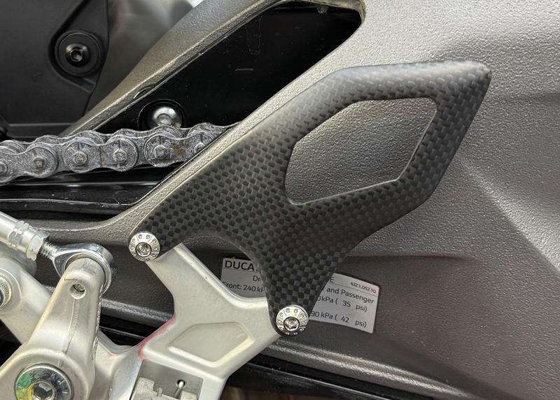 heel guards carbonfiber Ducati V2 2025-