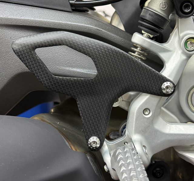 heel guards carbonfiber Ducati V2 2025-
