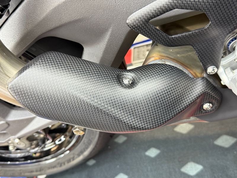 heat guard small carbonfiber Ducati V2 2025-