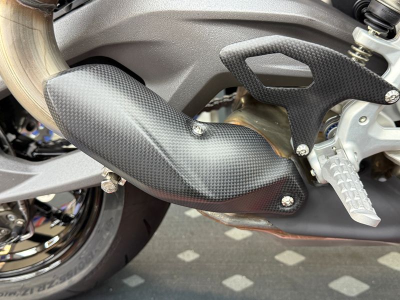 heat guard small carbonfiber Ducati V2 2025-