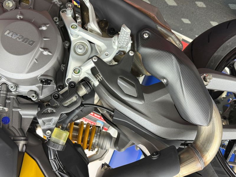 bracket carbon fiber Ducati V2 2025-