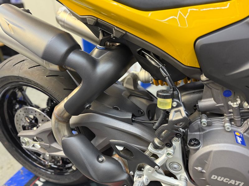 exhaust cover carbon fiber Ducati V2 2025-