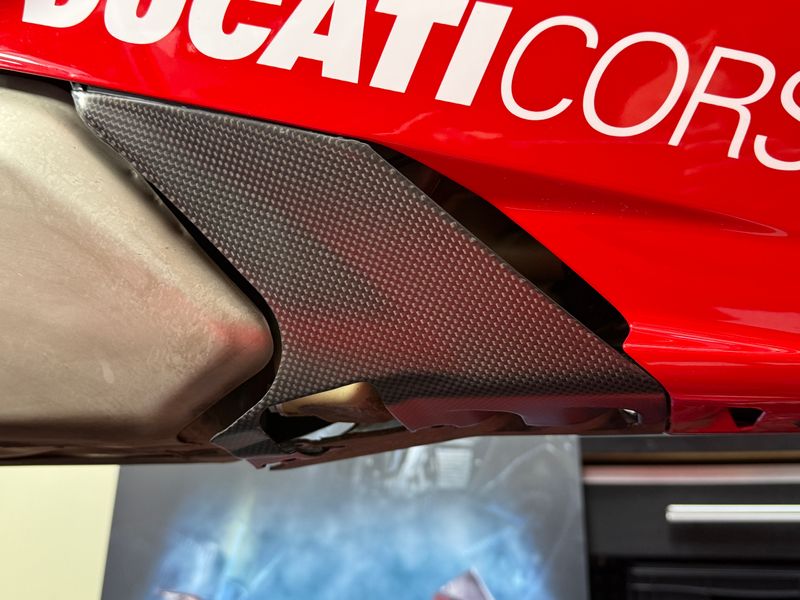 carbon fiber lower fairing cover Ducati Panigale V4 2025-