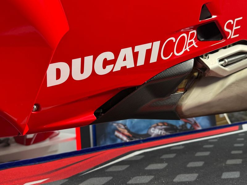 carbon fiber lower fairing cover Ducati Panigale V4 2025-