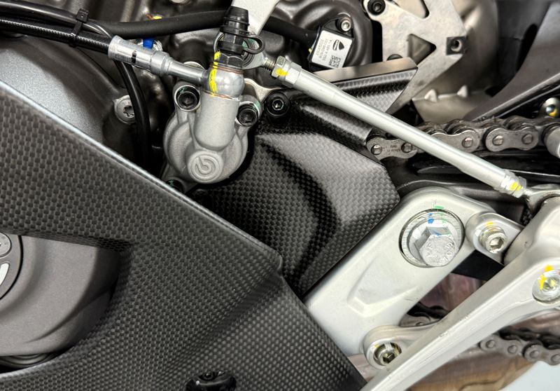 sprocket cover carbonfiber Ducati V2 2025-