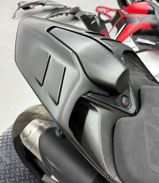 seat cover Race carbonfiber Ducati V2 2025-