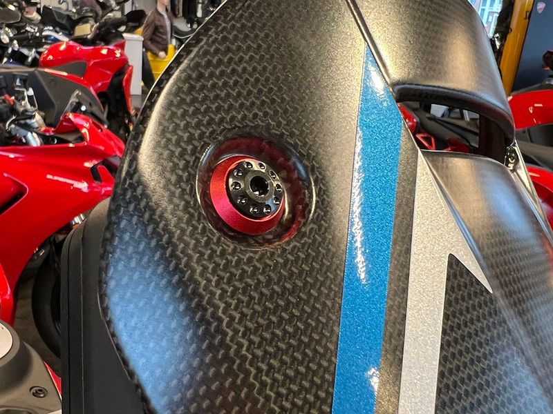 Screw Kit red/silver windscreen for Ducati Multistrada V4