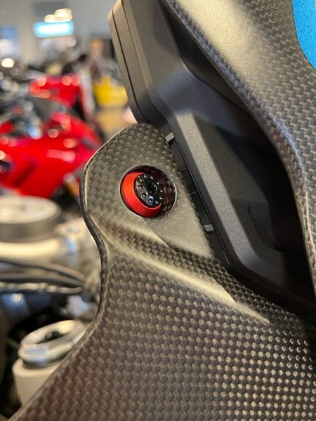 Screw Kit red/black windshield covers for Ducati Multistrada V4