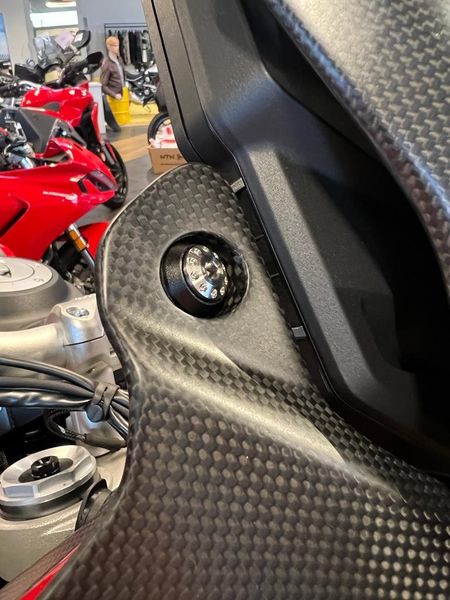 Screw Kit red/silver windshield covers for Ducati Multistrada V4
