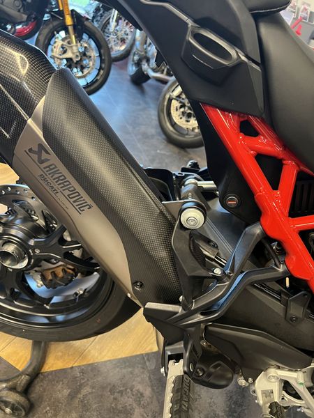 Akrapovic exhaust heat shield carbon for Ducati Multistrada V4