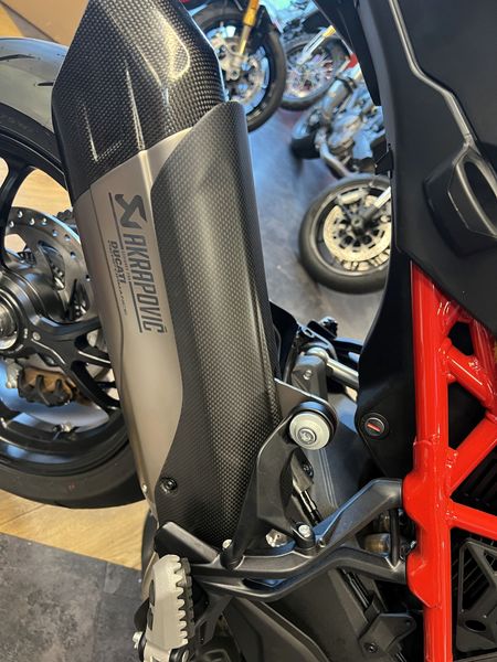 Akrapovic exhaust heat shield carbon for Ducati Multistrada V4