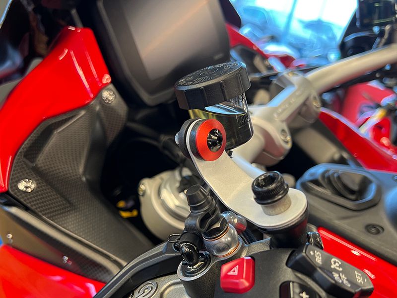 Screw kit front brake/clutch tank fluid red/black