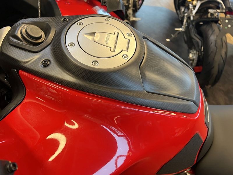 tank cover carbon for Ducati Multistrada V4