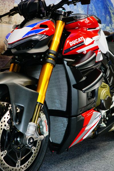 Cooler cover set carbon for Ducati Streetfighter V4